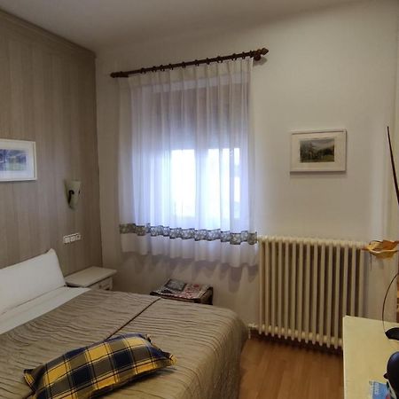 Hostal Escartin Sabiñánigo Zewnętrze zdjęcie
