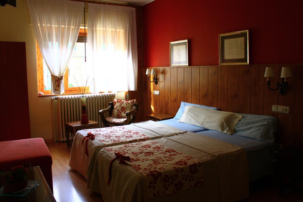 Hostal Escartin Sabiñánigo Pokój zdjęcie