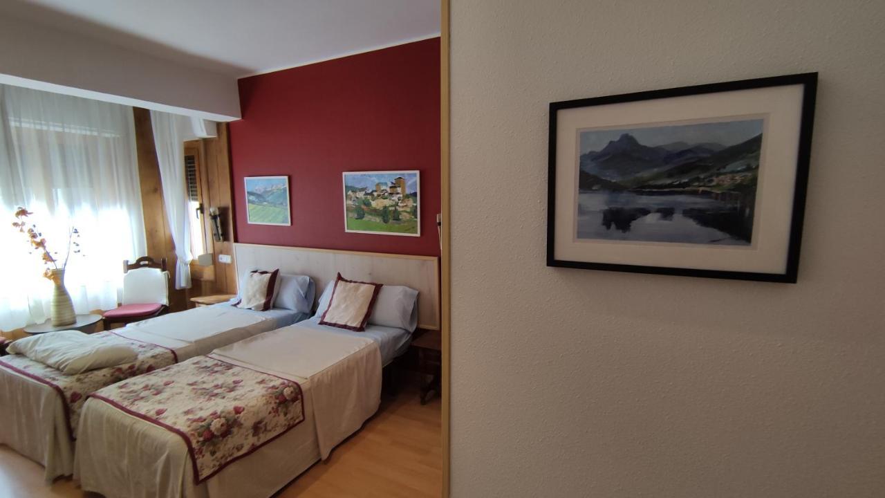Hostal Escartin Sabiñánigo Zewnętrze zdjęcie
