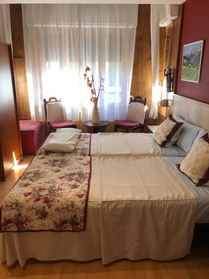 Hostal Escartin Sabiñánigo Zewnętrze zdjęcie