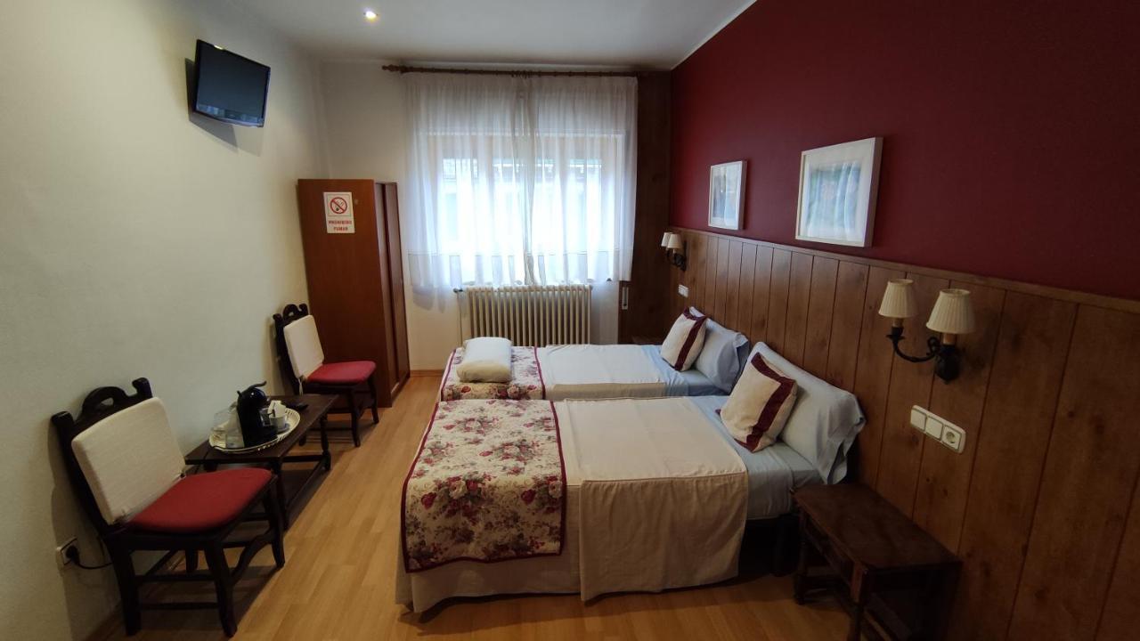 Hostal Escartin Sabiñánigo Zewnętrze zdjęcie
