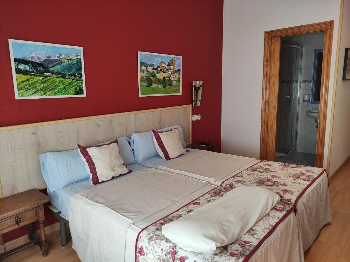 Hostal Escartin Sabiñánigo Zewnętrze zdjęcie