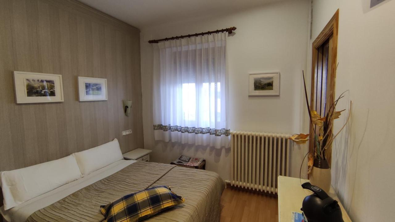 Hostal Escartin Sabiñánigo Zewnętrze zdjęcie